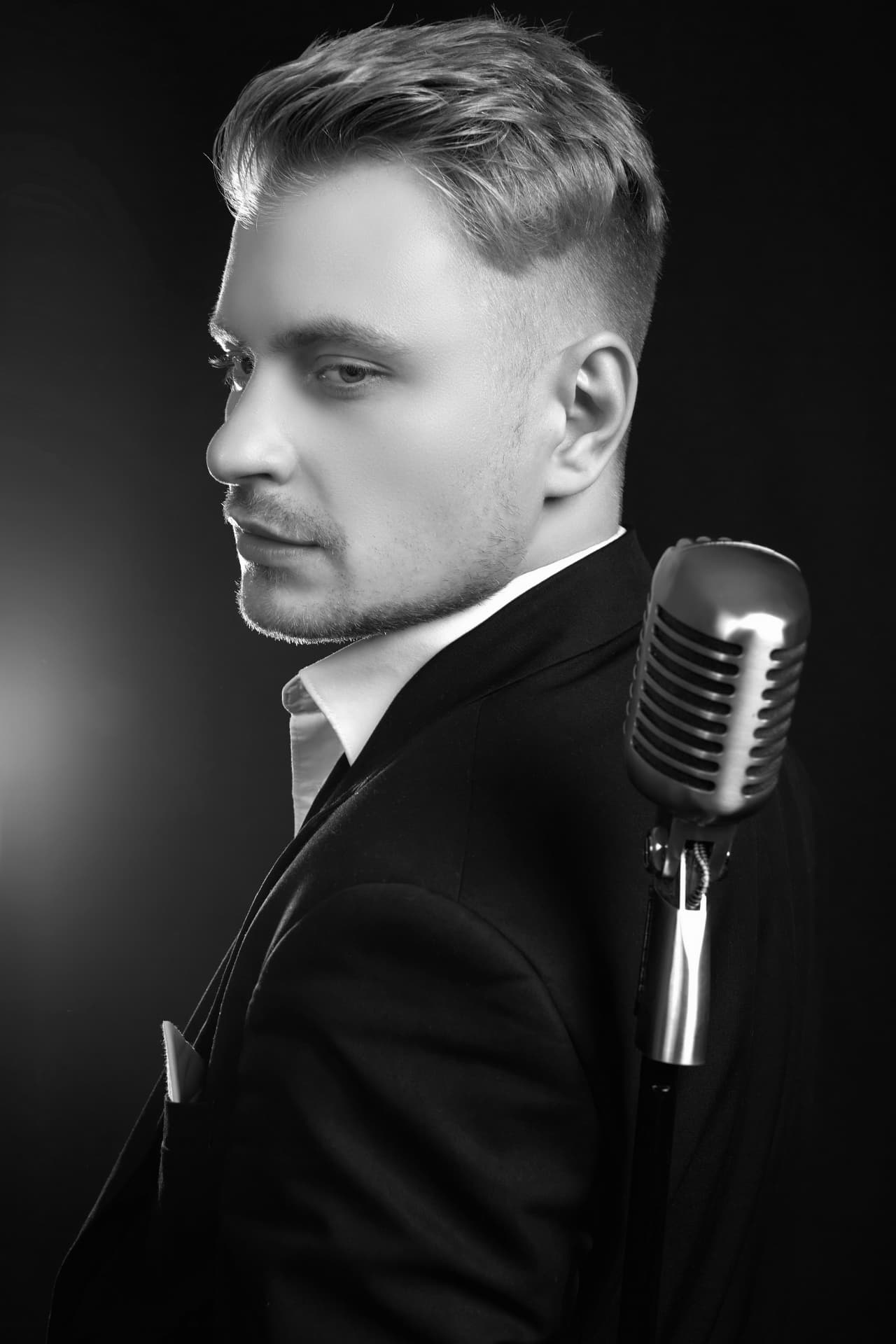 Portrait of Ned Wallace, professional live vocalist